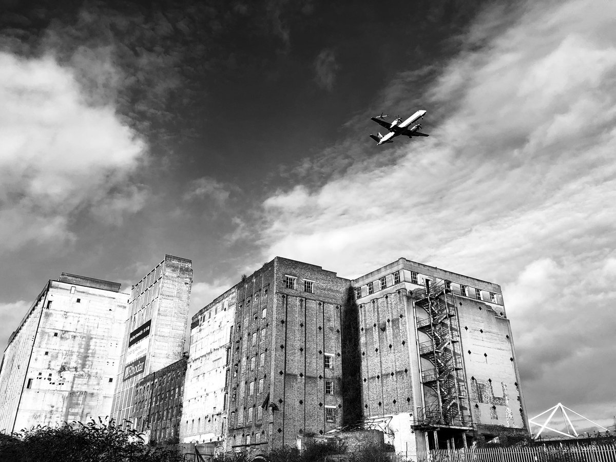 MPSCityAirport's tweet photo. Whilst it was a little snappy on the water today, so was the camera @LondonCityAir. Shots of Millennium Mills, Silvertown Way & Excel 📸 #ribpatrols #jointupworking #filter https://t.co/ej6ZfKGOBl