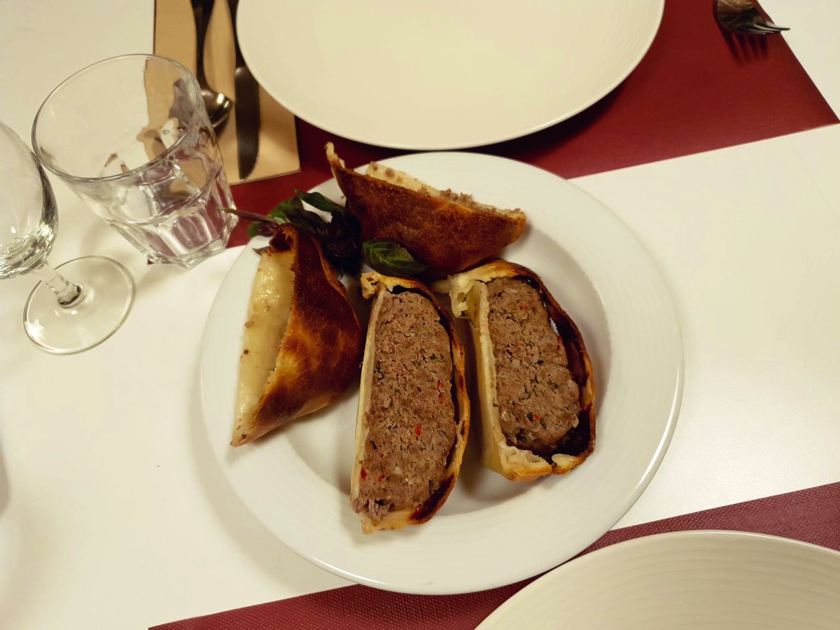 GeroldSchlegel's tweet photo. #Georgien #Supra #GSchnabulierts
Eine Küche die für mich als ehemaliger Koch, noch vor den Franzosen oder Italienern kommt.
Keine Mogelpackung
Keine Show
Mit den 5 Geschmäcker der Küche: Salz, Süss, Sauer, Bitter und Umami
...wird aus dem vollen geschöpft. https://t.co/KJfagTQB7G
