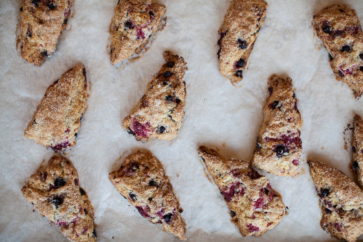 Have a buttery, crumbly, sweet and fruit flavour bursting type of a morning. #morningrituals☀️