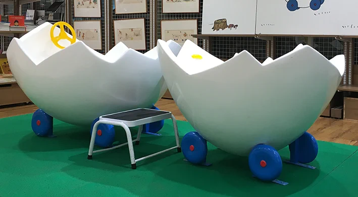 「ぐりとぐら」に出てくる卵の車！池袋三省堂の児童書売場に登場！