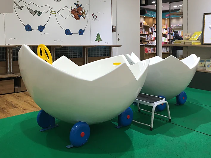 「ぐりとぐら」に出てくる卵の車！池袋三省堂の児童書売場に登場！