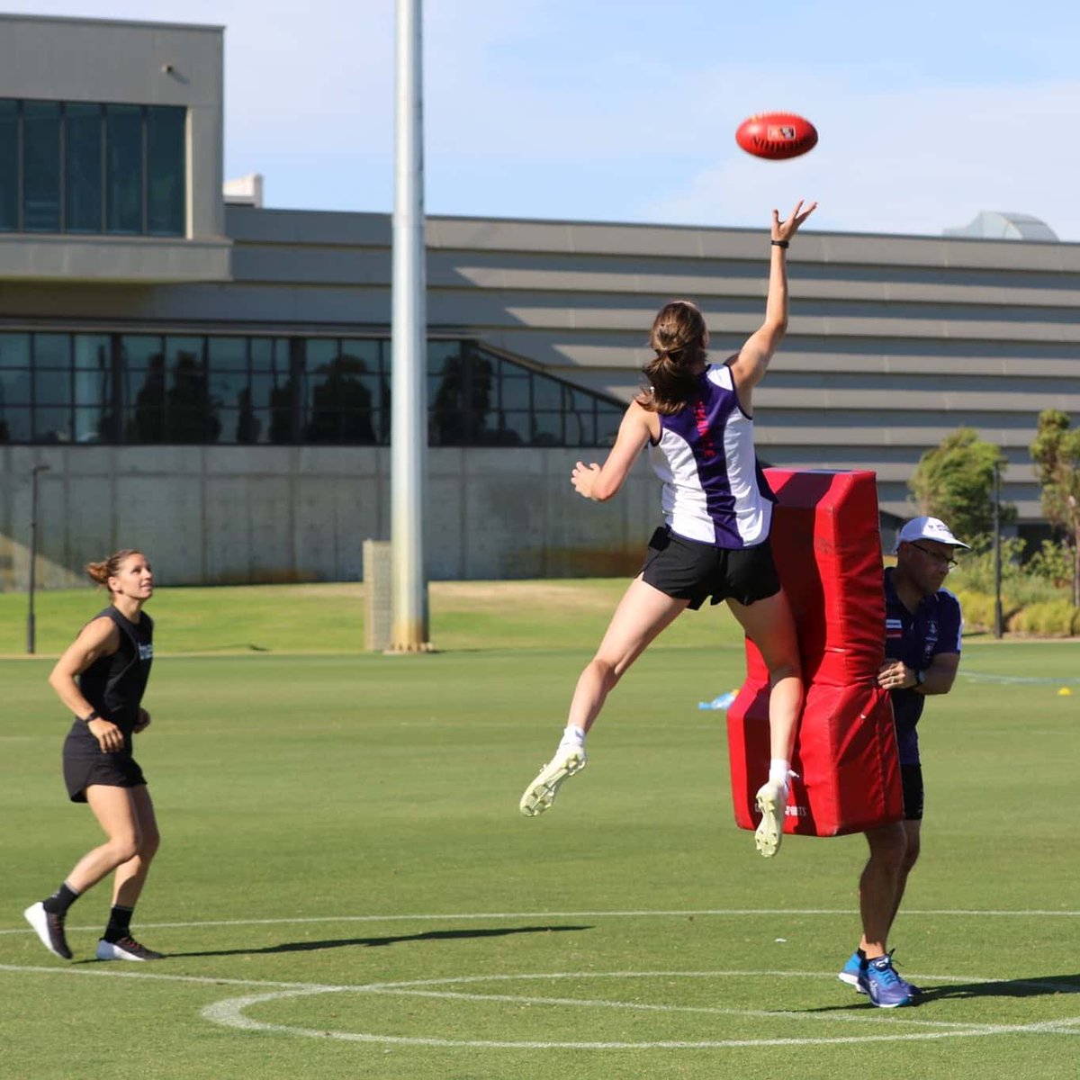 ainetighe's tweet photo. Countdown is on to Round 1⏳
Can't wait to pull on the purple with this crew and take on Season 2020⚓💜 @aflwomens @freodockers @CrossCodersCo @freodockersAFLW https://t.co/os3Ol5ZeJB