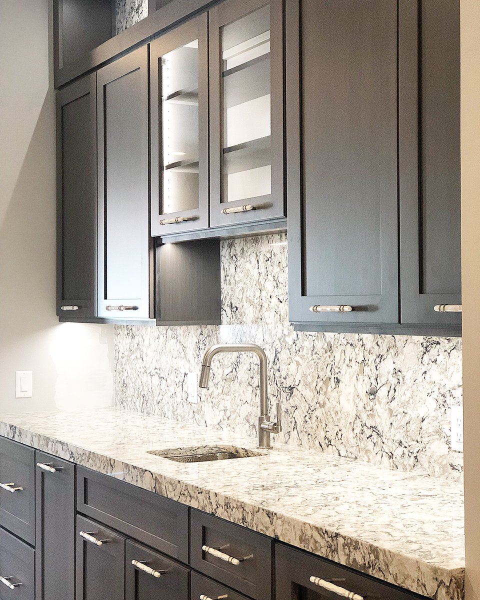 AmCountertop's tweet photo. Full backsplash on this amazing wet bar!🇺🇸 #americancountertop #Tampa #tampabay #tampahomes #ybor #countertops #granite #solidsurface #quartz #cambria #home #homedesign #wetbar #bar #newhomes #homemakeover #homeremodel #friends #family #hillsborough #stpete #tampaflorida https://t.co/ae1nw1HhI7