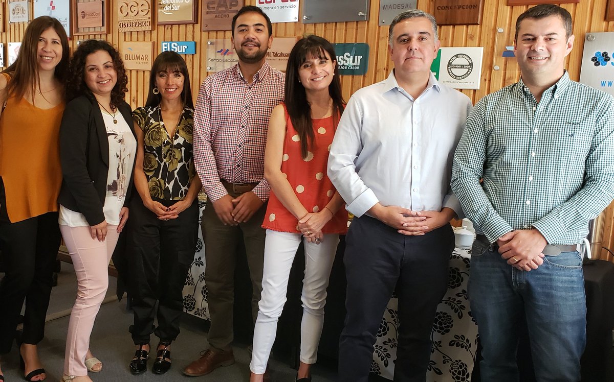 Felicitamos a Paulo Muñoz de <a href="/essbio/">Essbio</a>, nuevo presidente del Círculo de Comunicaciones de #Irade, quien tendrá la misión de liderar este tremendo grupo de profesionales. Damos las gracias a Ana María Ramírez - ahora past president - de @cl_sanatorio, por tremendo trabajo. 💪