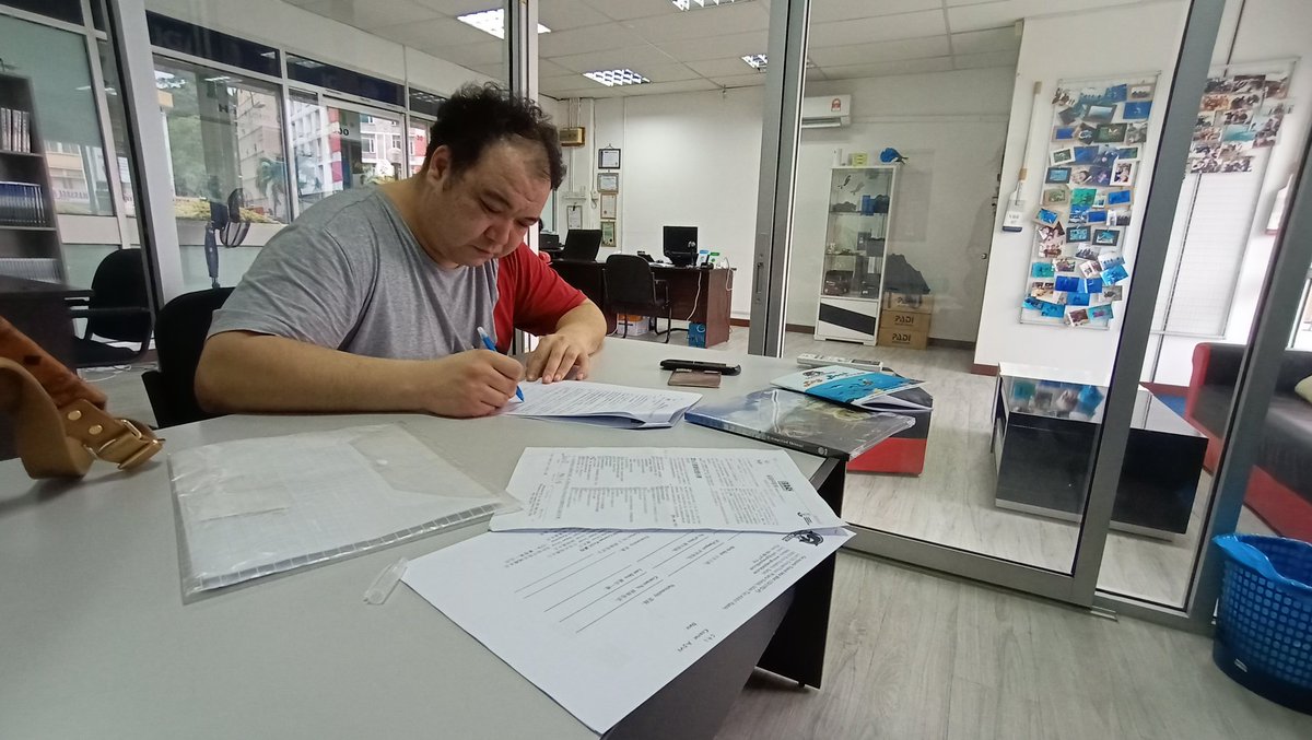 GoAquaticKK's tweet photo. New #PADI Open Water Course from mainland China filling in his #scubadiving course registration form https://t.co/lis3StzB6r