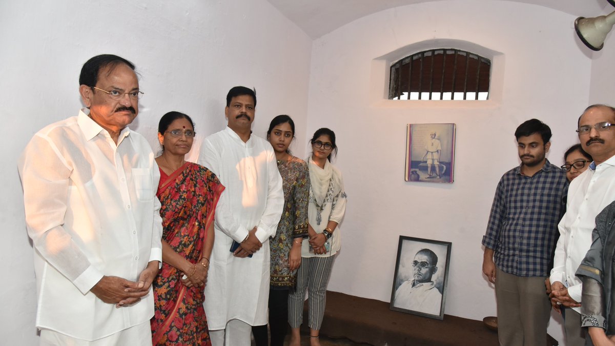 It was a humbling experience to visit the solitary confinement cell of Veer Savarkar and pay tributes to the great freedom fighter. 
He was sent to the #CellularJail in 1911 with a sentence of 2 life imprisonments.His life in solitary confinement was one of torture & suffering:VP
