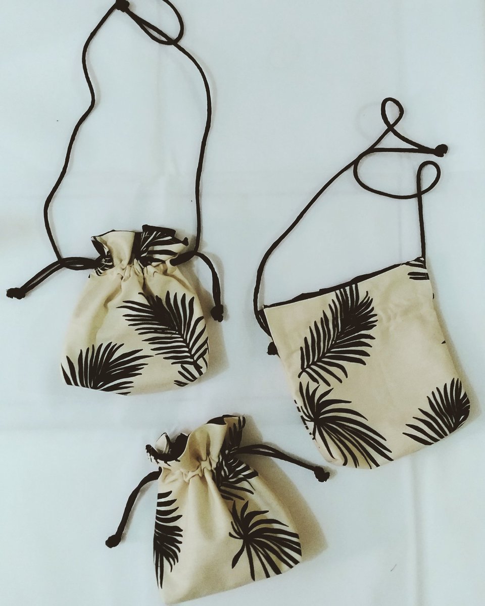 Teclaprety's tweet photo. Siapa tau ada yang berminat ya 😍  bantuin retweet yang manteman 🙏🙏 
.
.
.
Ngabisin stok dirumah. Sling bag &amp; tas serut bahan kanvas ❤ ukuran 27cm X 27cm. Bisa sesuka kamu 😉
.
.
Kece pokonya 😘 Bisa jadi tempat makeup juga. Multi fungsi pokonya. 
.
.
Ig : flowersandfriends_2 https://t.co/hOB2aGT5jy
