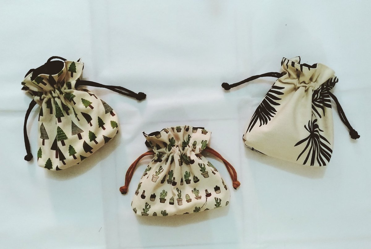 Teclaprety's tweet photo. Siapa tau ada yang berminat ya 😍  bantuin retweet yang manteman 🙏🙏 
.
.
.
Ngabisin stok dirumah. Sling bag &amp; tas serut bahan kanvas ❤ ukuran 27cm X 27cm. Bisa sesuka kamu 😉
.
.
Kece pokonya 😘 Bisa jadi tempat makeup juga. Multi fungsi pokonya. 
.
.
Ig : flowersandfriends_2 https://t.co/hOB2aGT5jy