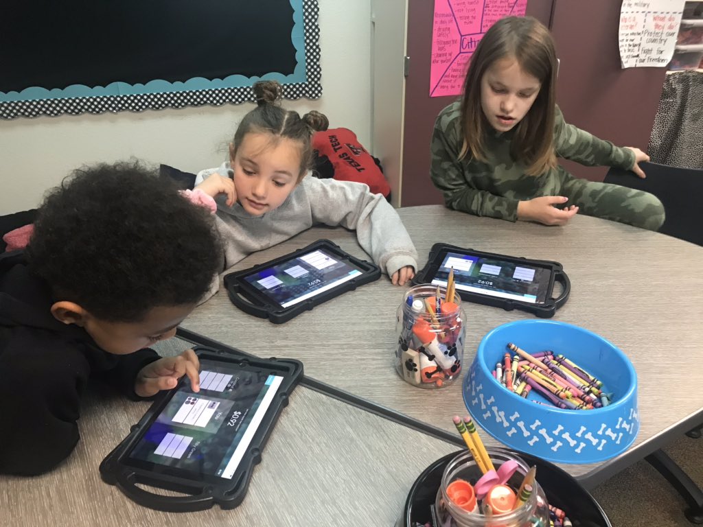MsWatson_HES's tweet photo. We ❤️ Quizlet Live! Practicing counting a collection of coins this rainy morning. #HESSoars #GCISD https://t.co/YgtuhJRYuA