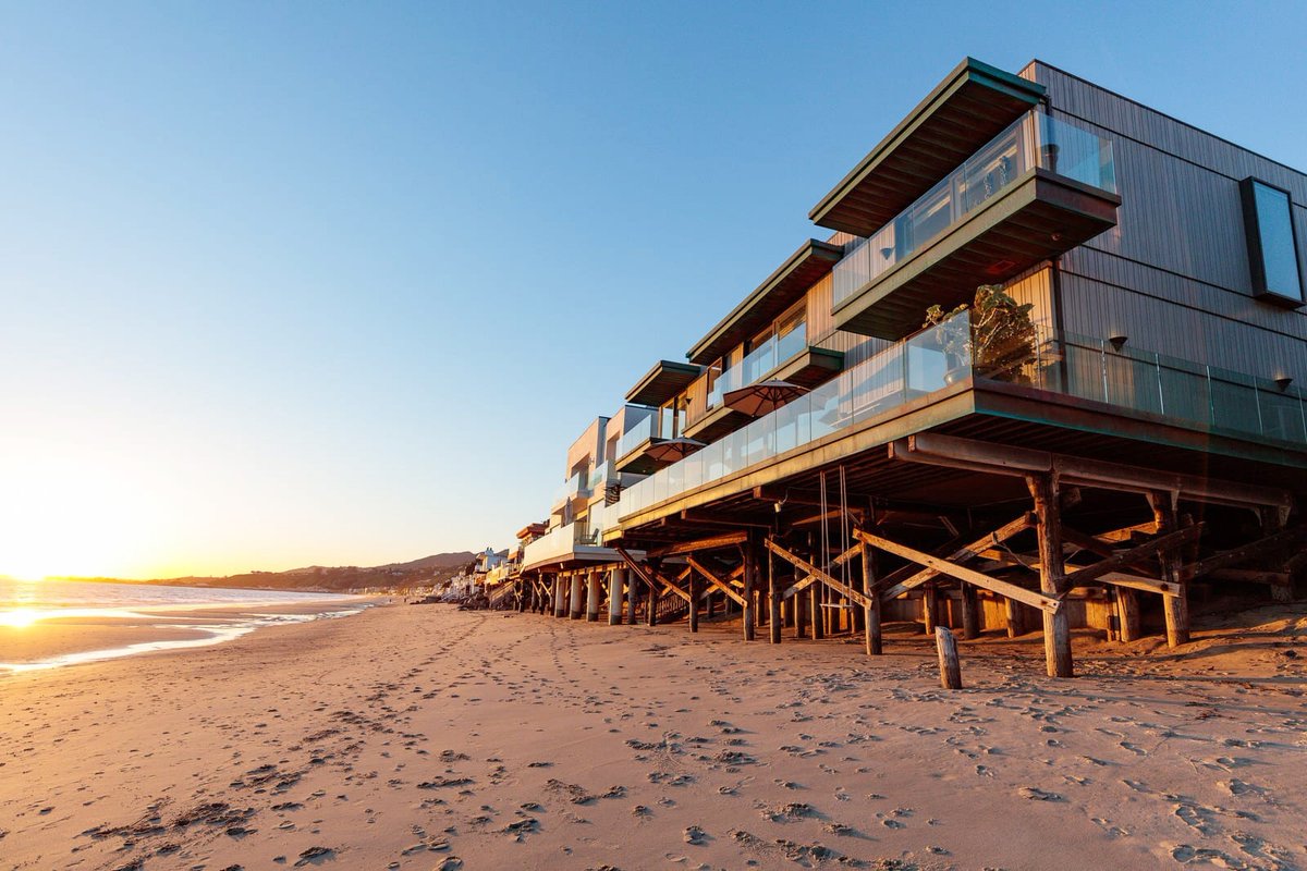 Respublications's tweet photo. Introducing the Malibu Beach House by  @properhotels on Carbon Beach in Malibu, CA. The one-of-a-kind designer residence has appeared in countless shelter magazines, from Vogue to Elle Decor is now available for short or long term stay 🏠 🏝 https://t.co/Fc63fKWdzI