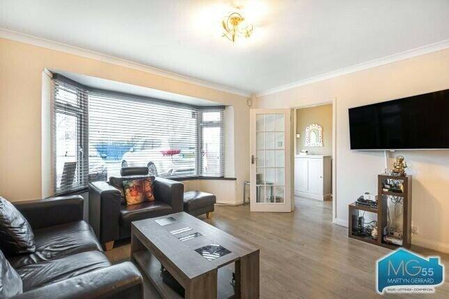 4 bedroom family home situated in Mill Hill. Large reception, separate modern kitchen, 3 double bedrooms, 1 single bedroom, and a well sized garden ! EPC - D

morelanduk.com/index.php?opti…