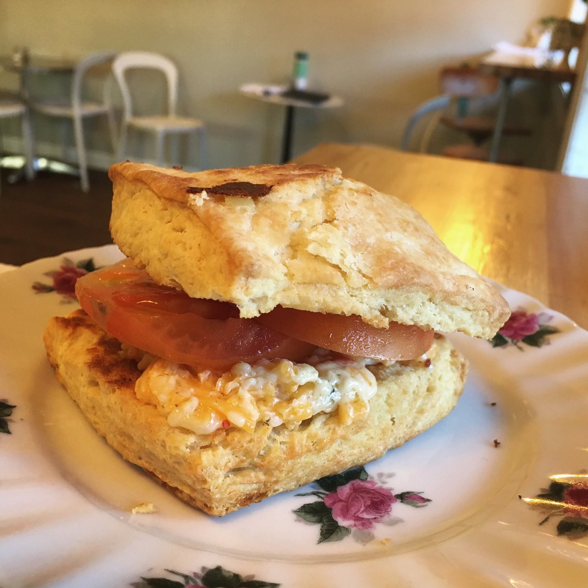 Root_Stock_RVA's tweet photo. The simple, yet delicious combination of pimento and tomato on buttermilk is all we need this morning 🙌

#rva #rvadine #rvabakery #rvabreakfast #rvabiscuits #pimentocheese #buttermilkbiscuits https://t.co/vzTwZkNPWx