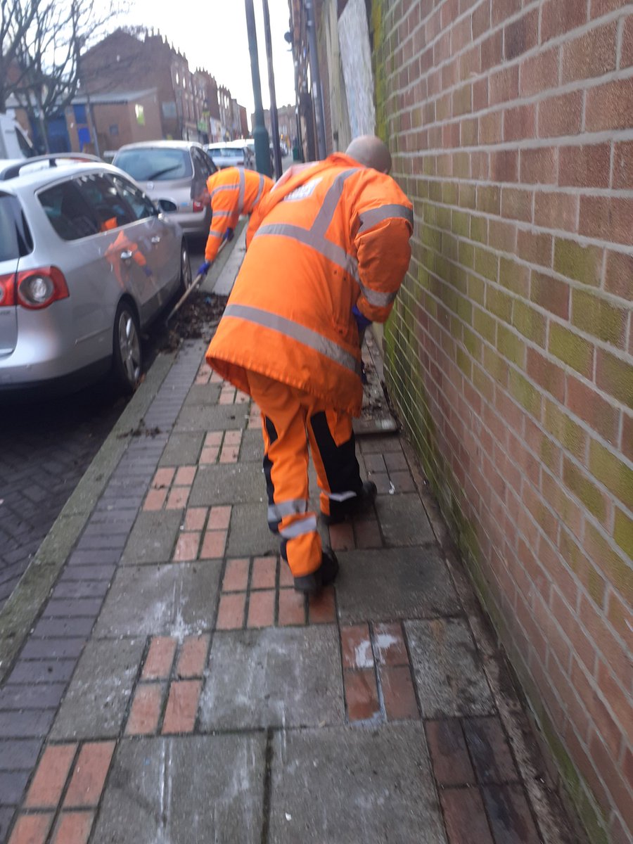 KielMitchell2's tweet photo. Another morning hard at it in Radford this time on peveril street fly tips , broken bins ,back lines ,litter @iam_mark_wright @chidiegenti @my_radford @RealmPublic https://t.co/fZ7E641Bz2