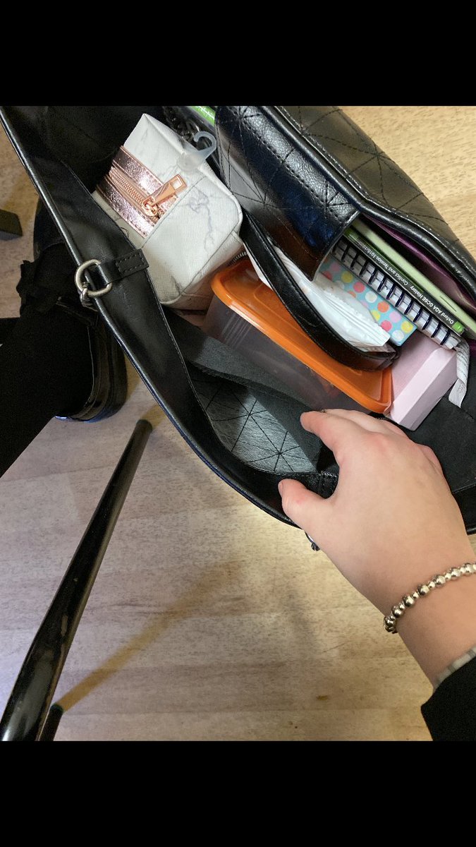 Packedstacked's tweet photo. @ZARA_Care First time my daughter has worn her Zara shoulder bag and Zara coat and bag has broke and coat is wrecked! Please answer dm thanks ! https://t.co/MGObMInsWb