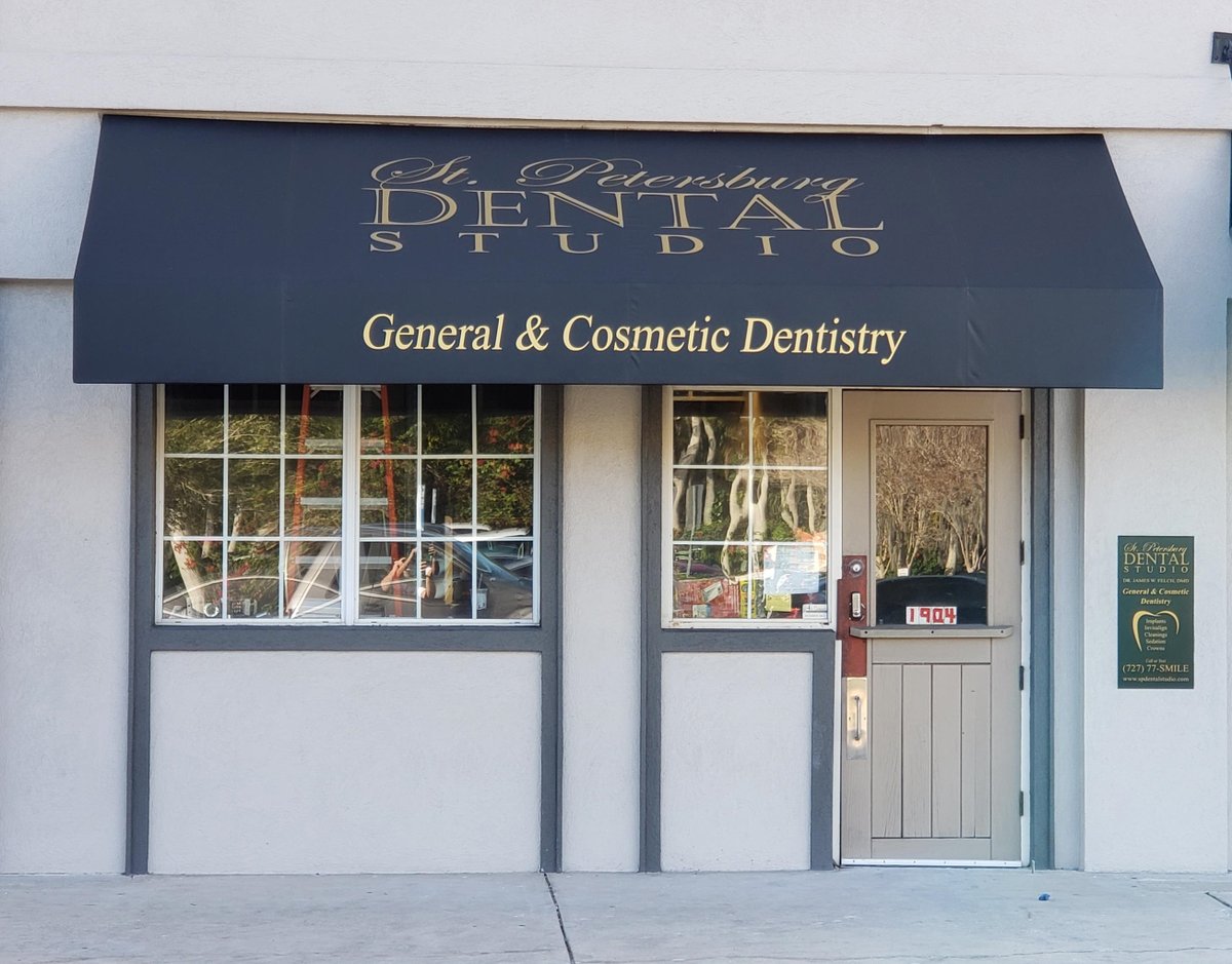 Tampa_Bay_Signs's tweet image. Awning - Brand new awning done in black UltraShade vinyl material with 3M Gold vinyl graphics for St. Petersburg Dental Studio.
#awnings #largesigns