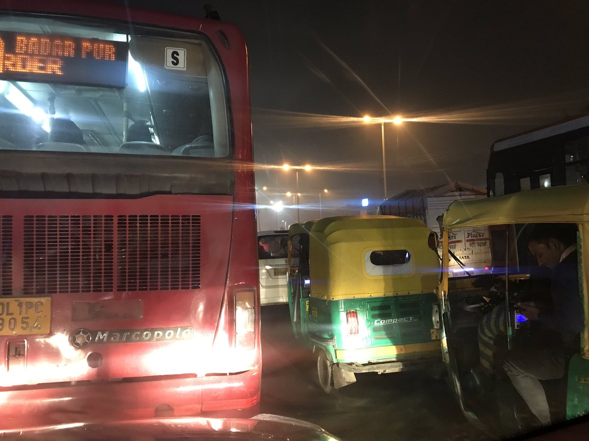 waliaclear's tweet image. Traffic has been halted for past 1 hour near pragati maidan as MODI JI IS Somewhere nearby doing a rally and because of that everything is blocked @kunalkamra88 bhai kuch kehna chahiyenge #stopvipculture