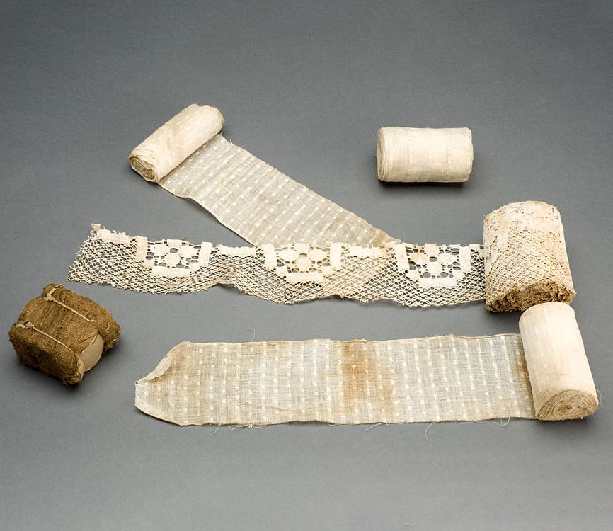 During the First World War, the demand for surgical dressings outstripped supply. Fragments from a range of materials, from curtains to cotton petticoats, were often used instead.

Credit: Wellcome Collection/ Science Museum.