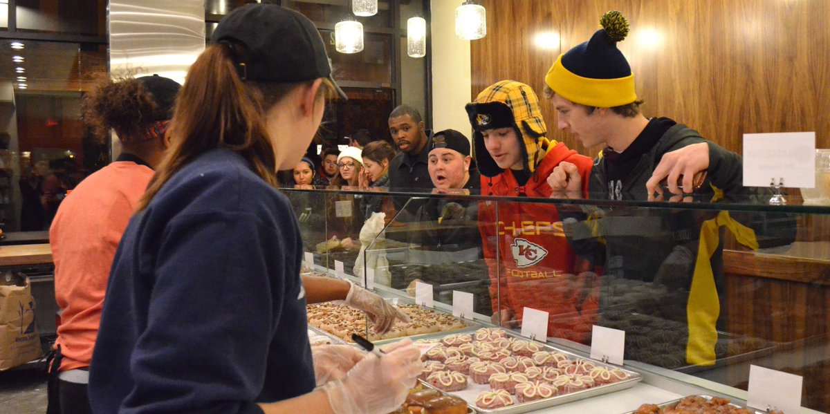 Harold's Doughnuts tweet media
