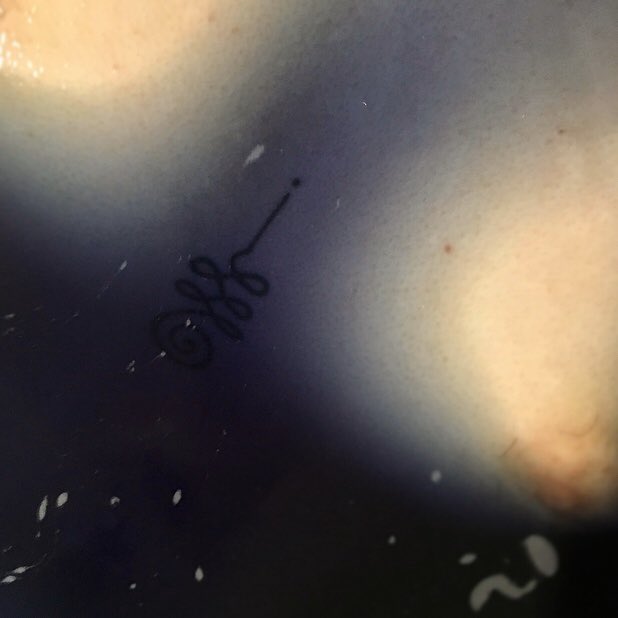 Willow_Bum's tweet photo. Tattoos and boobs under black waters 🖤
#hornybitch #comegetmedaddy https://t.co/VvOtC7zvku