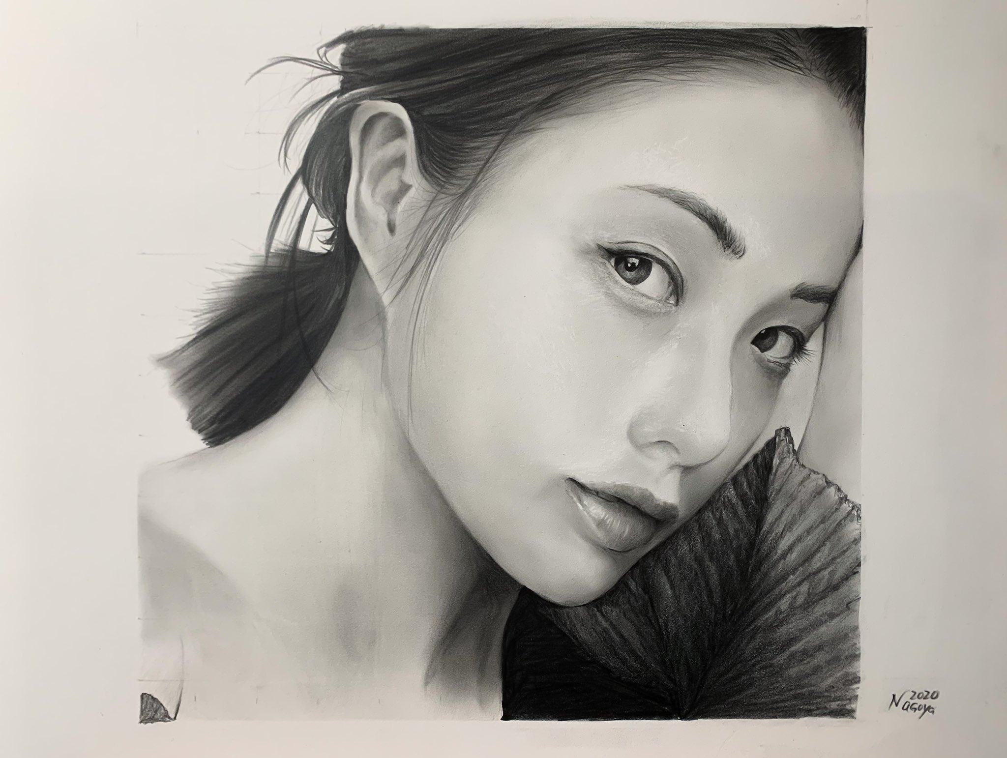 なご哉 イラストお仕事募集中 在 Twitter 上 鉛筆画描いてみました モデルは石原さとみさん 現物はa3ちょいくらいですが欲しい方おられたりする 先の描き方アンケートは目だったので近くお目目ハウトゥしますね 鉛筆画 Dmグループイラスト4 絵描きさんと