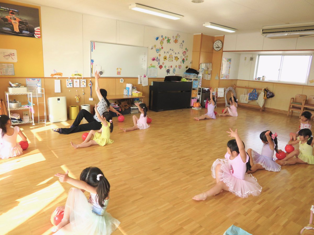 名古屋文化学園 公式 三好文化幼稚園 の なかよし教室 では こどもたちの興味のある分野を学びます 好き な気持ちを大切に 新体操 体操 T Co O5bm9ixfah