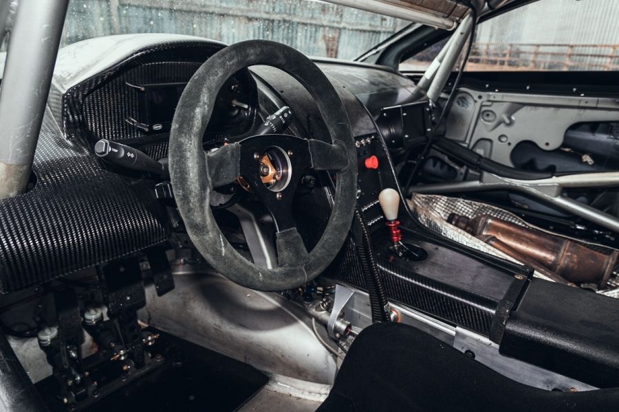 Can you imagine rolling up to a stage in one of these?!  😎

2 Aston Martin Vantage GT Rally cars an d comprehensive spares package up for auction in Feb.

#astonmartin
#rallycar
#the12

motorsportauctions.com/category/331/N…