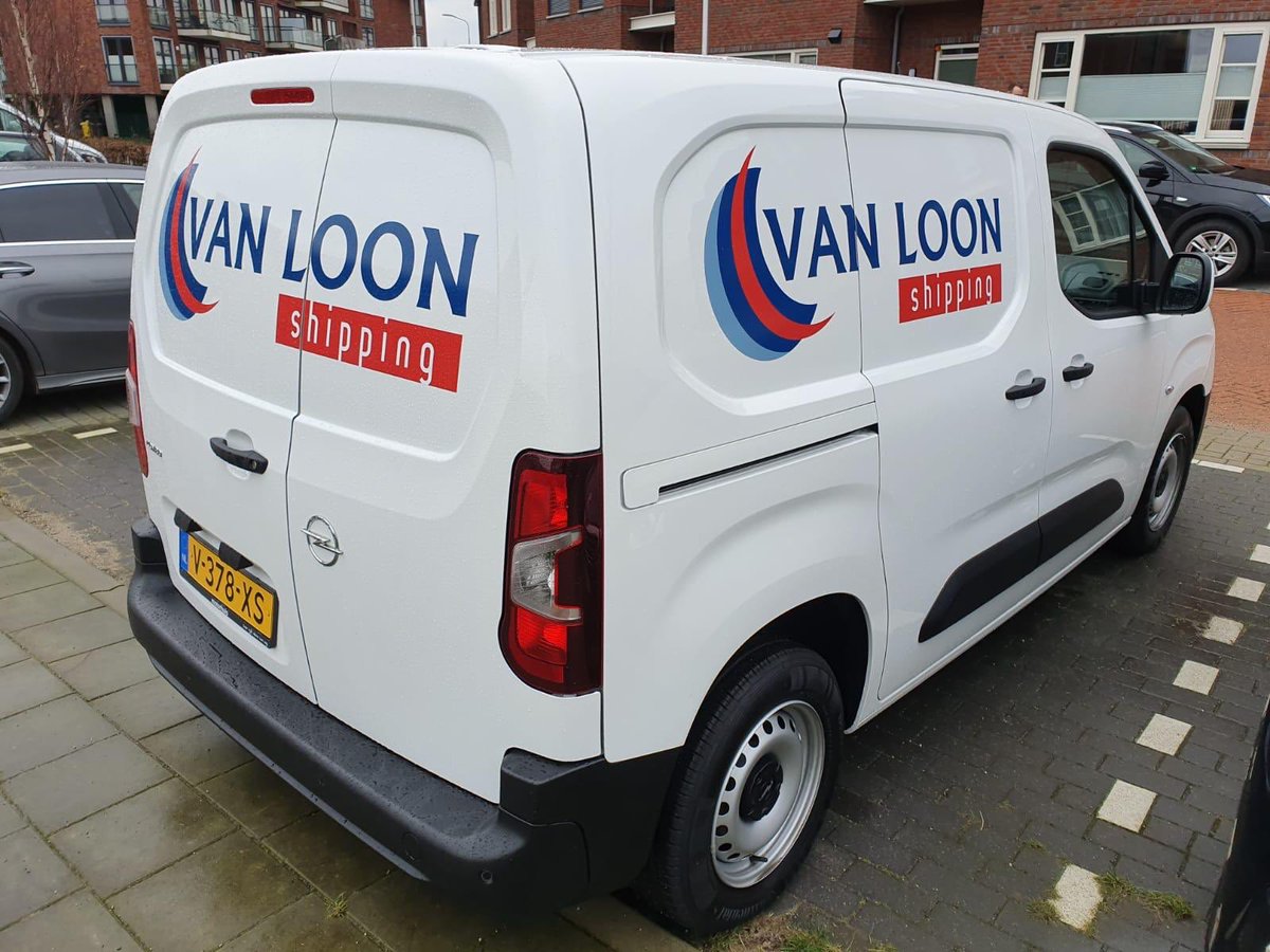 Dockmarks's tweet image. Voor Van Loon Shipping en Titan LNG hebben we de auto’s voorzien van #belettering
#autobelettering #signing