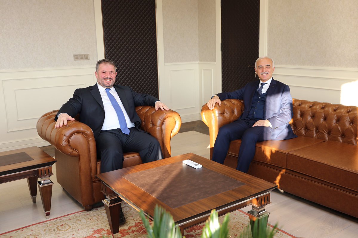 Dış Ekonomik İlişkiler Kurulu - DEİK Başkanı Nail OLPAK Genel Müdürümüz Dr. İzzet ALAGÖZ'ü makamında ziyaret etti.