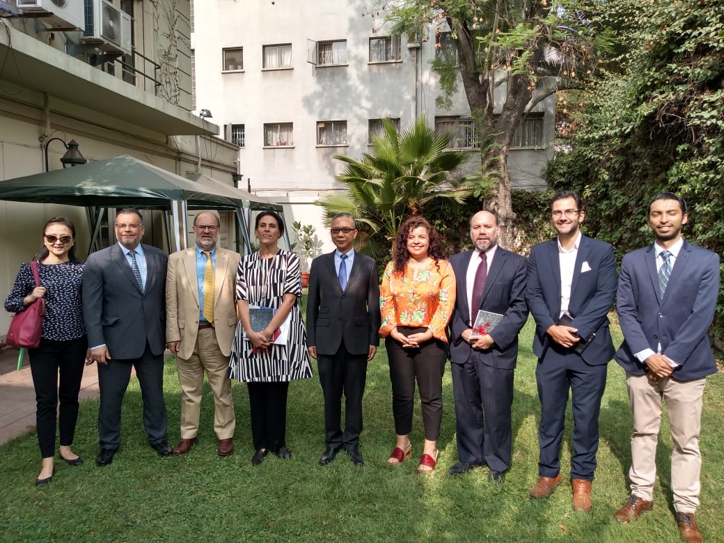 CruPacifico's tweet photo. Agradecemos la instancia de poder compartir junto al Embajador de la República Popular de China, el Sr. Xu Bu @ChinaEmbajada y el cuerpo académico del @ieiuchile. 
@dorotealopez https://t.co/Asxbg06q10