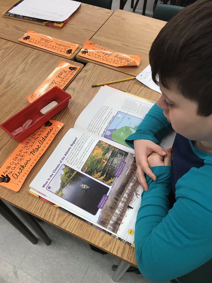 LEShawElem's tweet image. 3 part lesson in Literacy - #timetolearn #timetopractice #timetoreflect Authentic #studentengagement Teacher modelled reading for information #students then practiced &amp;amp; then  time for reflection to close the literacy time frame #LEShawElem