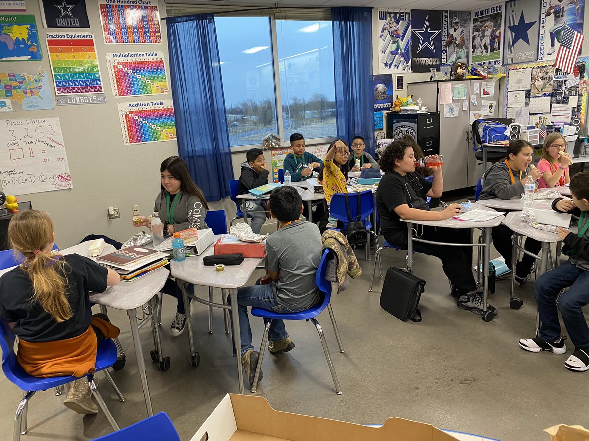 SalgadoE09's tweet photo. Breakfast from @jumburrito1 for getting high math scores!! #BuddyWest #5thGradeMath https://t.co/Iv8RvtaqVF