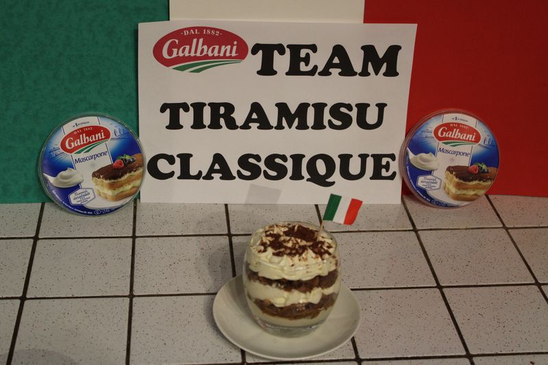 PassionsByCath's tweet photo. Je reviendrais sur les préparatifs dans les jours prochains car certaines sont très curieuses de voir les résultats 
Sans plus attendre, voici le Tiramisu Version Classique avec du Mascarpone Galbani
#SoiréeTiramisu #Galbani #Voô #Grooplay @voo_fr 
#Tiramisu #Dessert #mascarpone https://t.co/wut3rX3JqJ