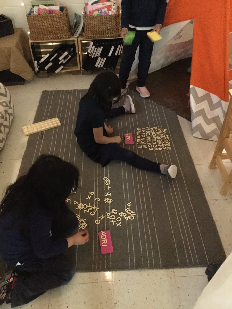 F_Garofalo1's tweet photo. These Yr2 Ss were spelling their names, so we decided to expand on that w/ #WordFamilies (_in, _at, & _an)
#PlayBased #LearningThroughPlay #Centres #KinderTalk #Language #Phonograms #LearningToRead #CVC #BeginningStages #4Frames #HolyFamilyTCDSB https://t.co/G6kaFLT3Bn