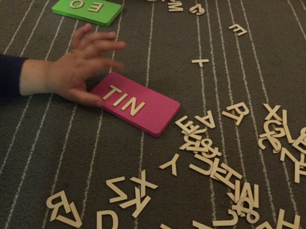 F_Garofalo1's tweet photo. These Yr2 Ss were spelling their names, so we decided to expand on that w/ #WordFamilies (_in, _at, & _an)
#PlayBased #LearningThroughPlay #Centres #KinderTalk #Language #Phonograms #LearningToRead #CVC #BeginningStages #4Frames #HolyFamilyTCDSB https://t.co/G6kaFLT3Bn