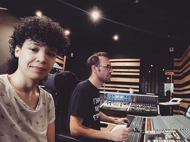 KoraOfficiel_'s tweet photo. Et hop les guitares c'est dans la boîte 🎸🔥😈
Prochaine étape les voix hihi 😎
On touche au but les amis restez avec moi on va bientôt pouvoir faire la grosse teuf tous ensemble 🤟🏽 https://t.co/CSxJjJUEkB https://t.co/qy9JAIFHNN