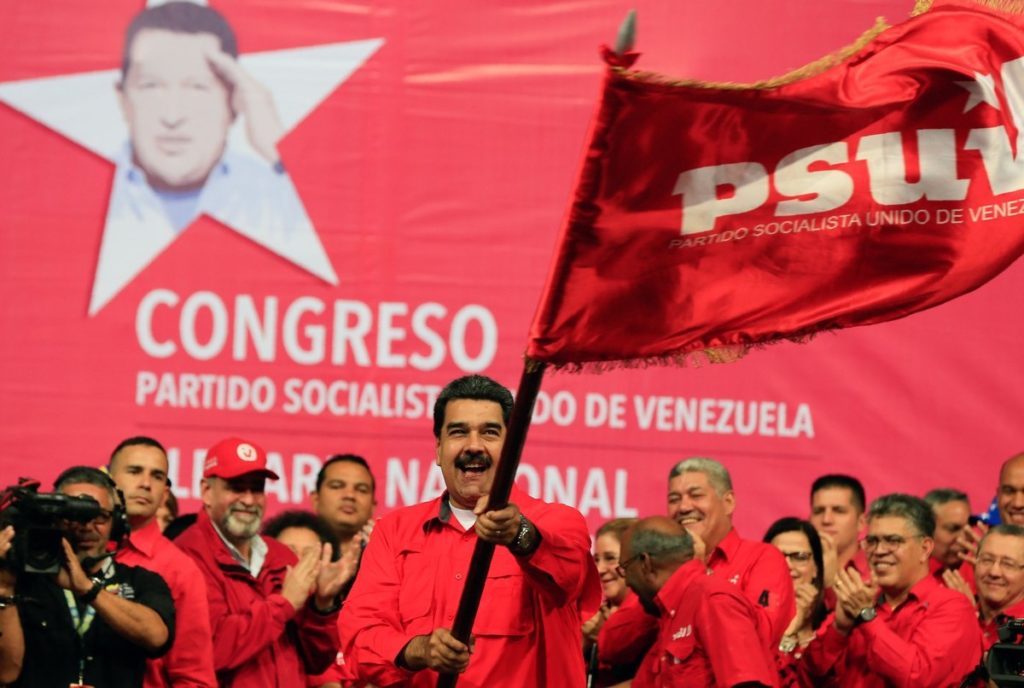 PartidoPSUV's tweet photo. ¡IMPERDIBLE! 

Descarga aquí el Plan de Formación para Militantes del PSUV https://t.co/1i7RTRSCu0     
https://t.co/DMByBfSFme
