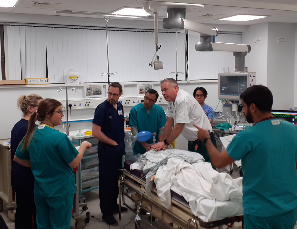 Tallaght ED Multidisciplinary Team for 2020! Familiarising themselves with #acutecoronarysyndrome and #cardiacarrest algorithms. It's so important in a new Department to get used to the layout, equipment, algorithms and team mates/members! #simulation #multidisciplinary #teamwork