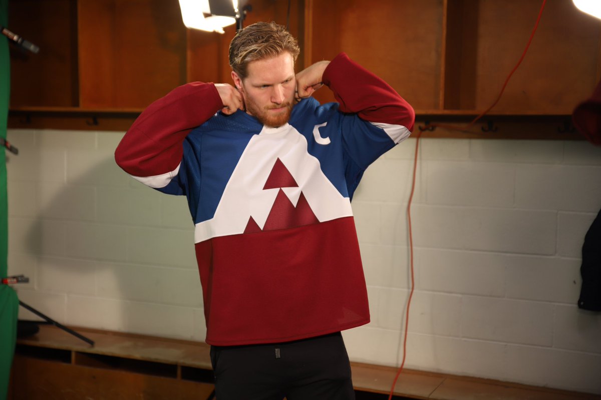 Avalanche's tweet photo. The Captain putting on our #NHLStadiumSeries jersey for the first time.

#GoAvsGo https://t.co/IlfIO6mZxy