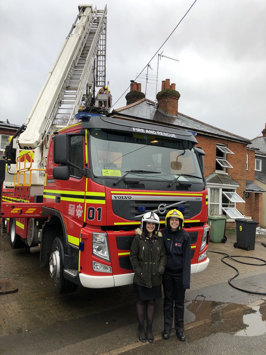 craigmgregory's tweet photo. Great to meet two of the team from @hfrs_control at the 6 pump fire π₯ in Basingstoke today. They took the initial 999 call and used #operationaldiscretion to mobilise additional resources from @Basingstoke_01 Useful to show them around the incident ground #herosinheadsets https://t.co/adTrCkIG97