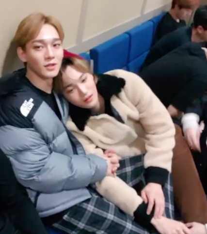 JonginLatinoam1's tweet photo. No olvidemos nuestra promesa, We are one, siempre seremos uno. 
#종대야_여기_있을게
#SM_김종대_지켜
#종대랑_오래오래
@weareoneEXO https://t.co/cXF4wCX8xX