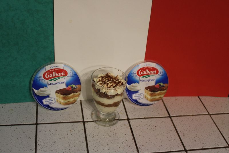 PassionsByCath's tweet photo. Et voici le Tiramisu Version Ch'tie avec Spéculoos et Mascarpone Galbani
#SoiréeTiramisu #Galbani #Voô #Grooplay @voo_fr 
#Tiramisu #Dessert #mascarpone #Italie #Chti #Speculoos https://t.co/yvPKTVViZL