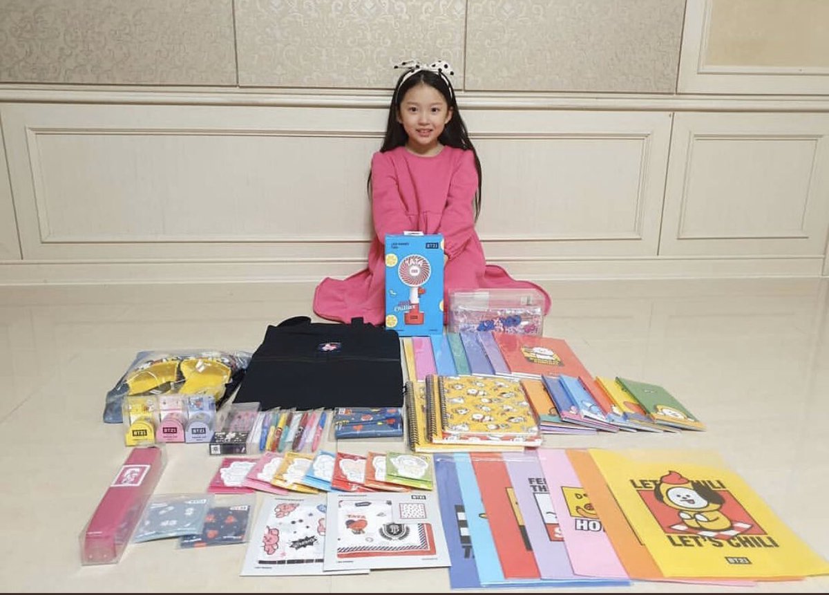 lovelyfilter's tweet photo. NOO JIMIN SENT SARANG A HUGE BT21 PACKAGE AS HE PROMISED PLS HE’S SO PRECIOUS 🥺 https://t.co/L4sAebnLsE