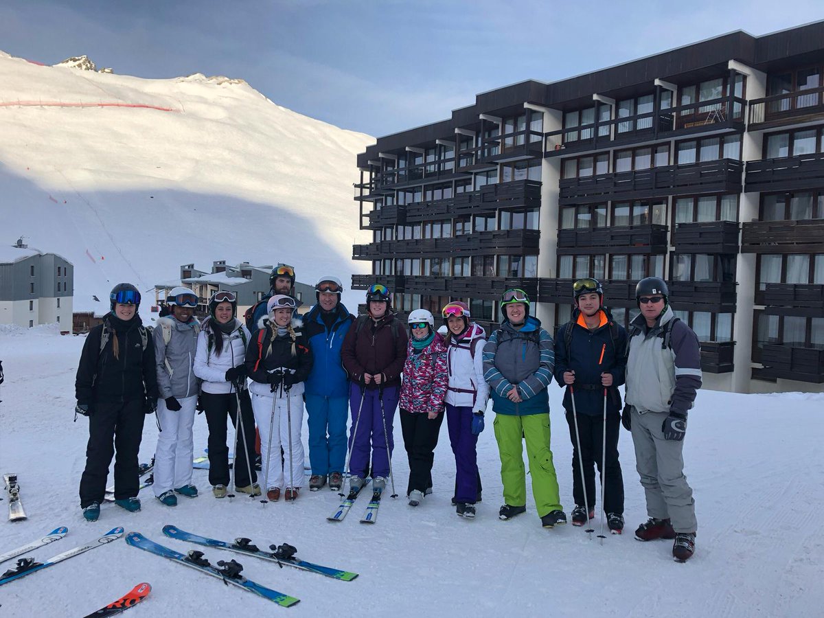 Week 2 of EX SNOWPLOUGH for #JHGSE ❄

The teams of beginner, novice & intermediate skiers are enjoying pushing boundaries & learning new skills on top of great weather! 

#ArmyConfidence 
#ArmyMedicalServices
#NoOrdinaryJob