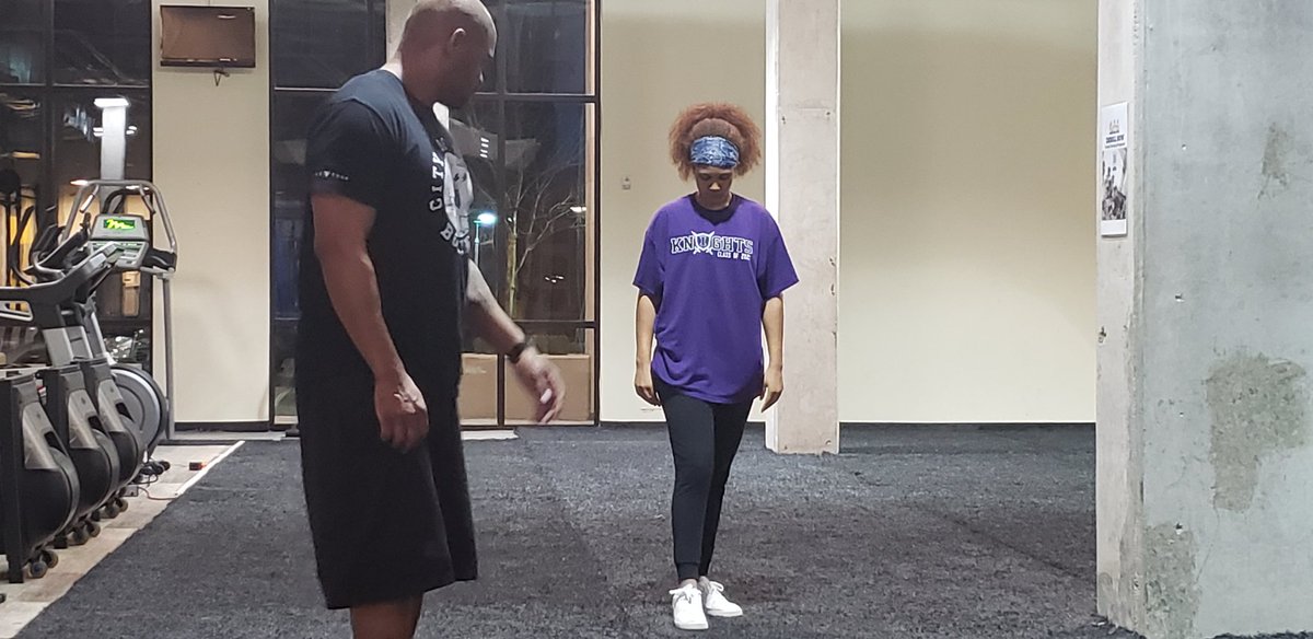 Jennife34592083's tweet photo. Extra strength and conditioning began. Track season is around the corner. #2022 #ThrowFarorGoHome #BigFryIngPan @ihsknightstrack @dowollman @CoachJBurk @Mmathews457 https://t.co/vkgADESUGP