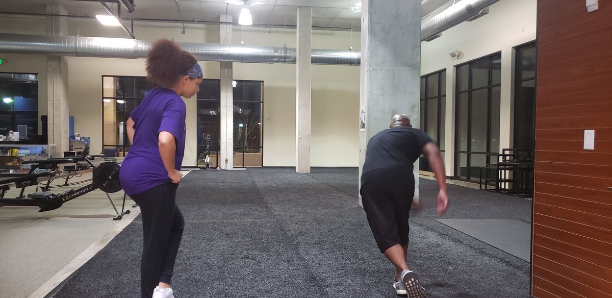 Jennife34592083's tweet photo. Extra strength and conditioning began. Track season is around the corner. #2022 #ThrowFarorGoHome #BigFryIngPan @ihsknightstrack @dowollman @CoachJBurk @Mmathews457 https://t.co/vkgADESUGP
