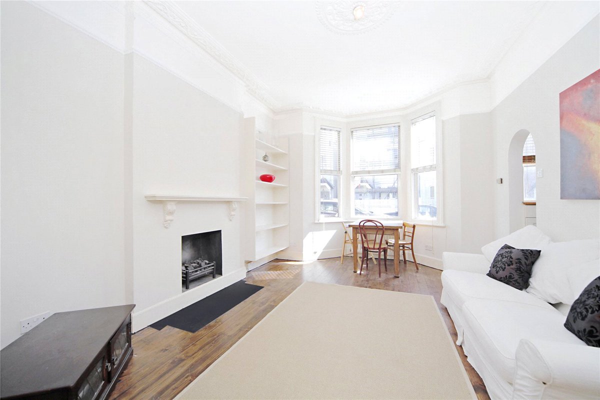 TO LET - A wonderful one double bedroom apartment available to rent, minutes walk from Parsons Green station, a range of cafes, restaurants and boutiques.

To view, call us on 020 7751 0400. 

hausproperties.co.uk/property-detai…

#home #tolet #rental #ThursdayMotivation #london #Rent #haus