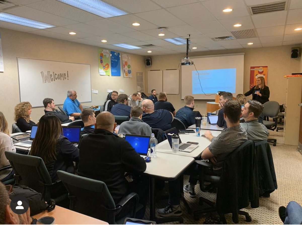 JennaMoers's tweet photo. Packed house for Business Training!!!
#lethallamptons #CRUshCRU https://t.co/zNZBoSgKsS