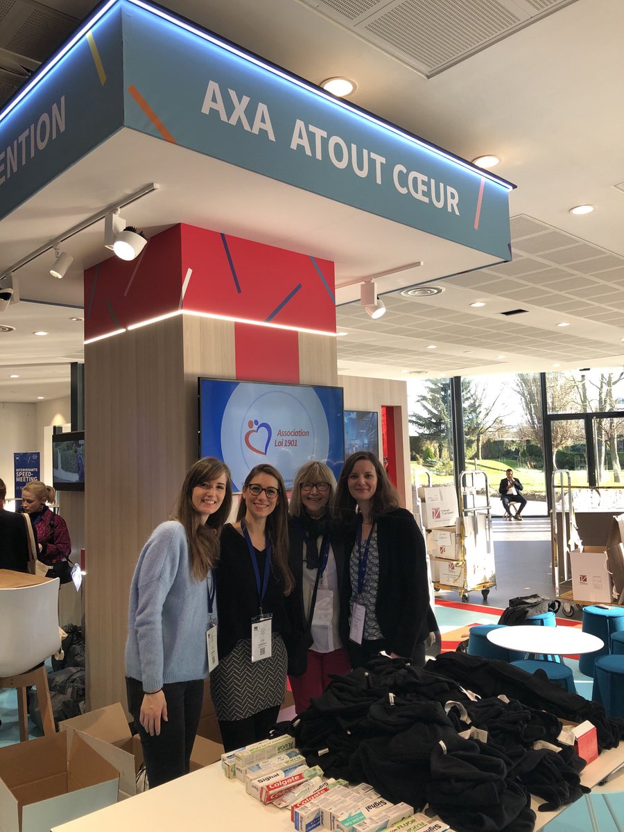 LescatC's tweet photo. 👏💪Plus de 200 kits 🏆 grand froid ❄️ confectionnés par les managers #AxaStationM 🌟❤️⁦@AXAFrance⁩ pour les maraudes ⁦@SecoursPop⁩ #AxaAtoutCoeur https://t.co/MVFcrwKQo1