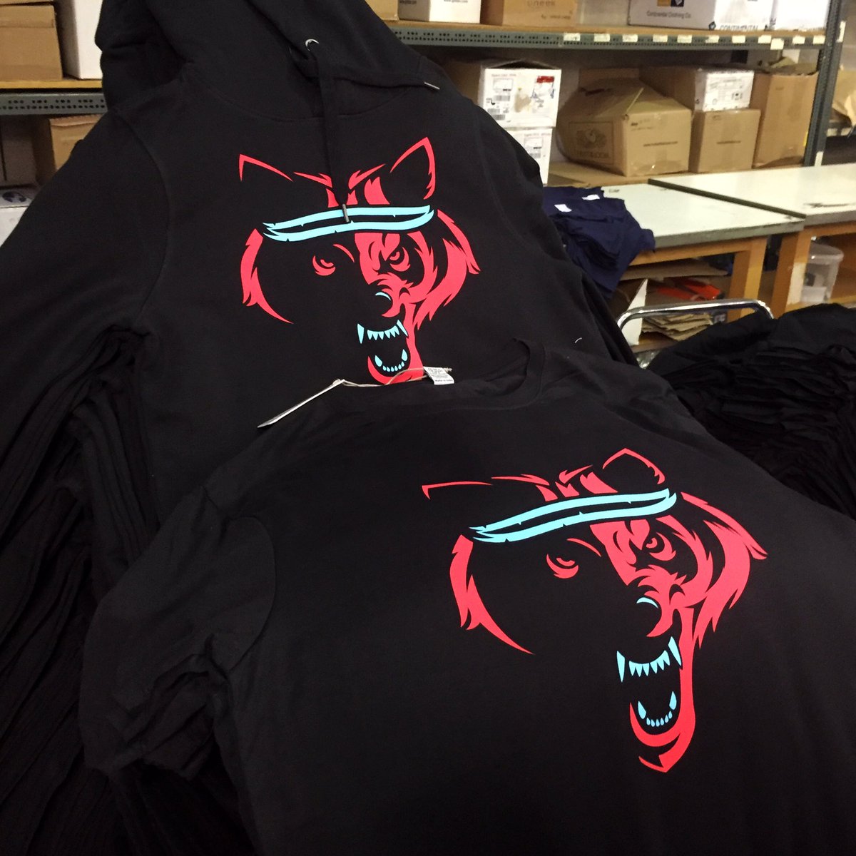 VisibleArt's tweet image. A pleasure printing for The Narberth Nobbler recently 🐺 we love the effect this two colour print has against these black hoodies! 😍 Based in beautiful Pembrokeshire, they organise trail running events!🏃🏾‍♀️🏃🏽‍♂️

#pembrokeshire #trialrunning #visibleart #printers #merchandise #design
