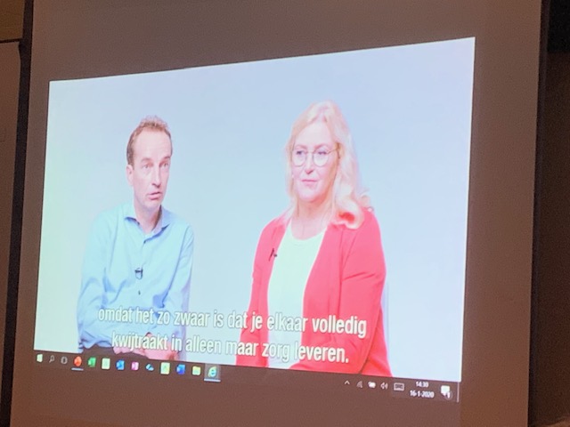 ZNnieuws's tweet photo. Bijeenkomst veranderende rol #Zorgkantoren: Sneakpreview Campagne #Cliëntondersteuning. Caspar sluit niet uit dat ze zonder Cliëntondersteuner Regien als gezin niet meer bij elkaar waren geweest... #Co https://t.co/jkQL7LDJFg